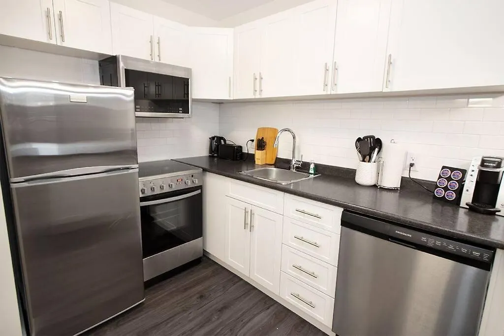 Cozy Studio On 4Th Floor With Wi-Fi, Patio, Parking & Laundry! Apartment Winnipeg