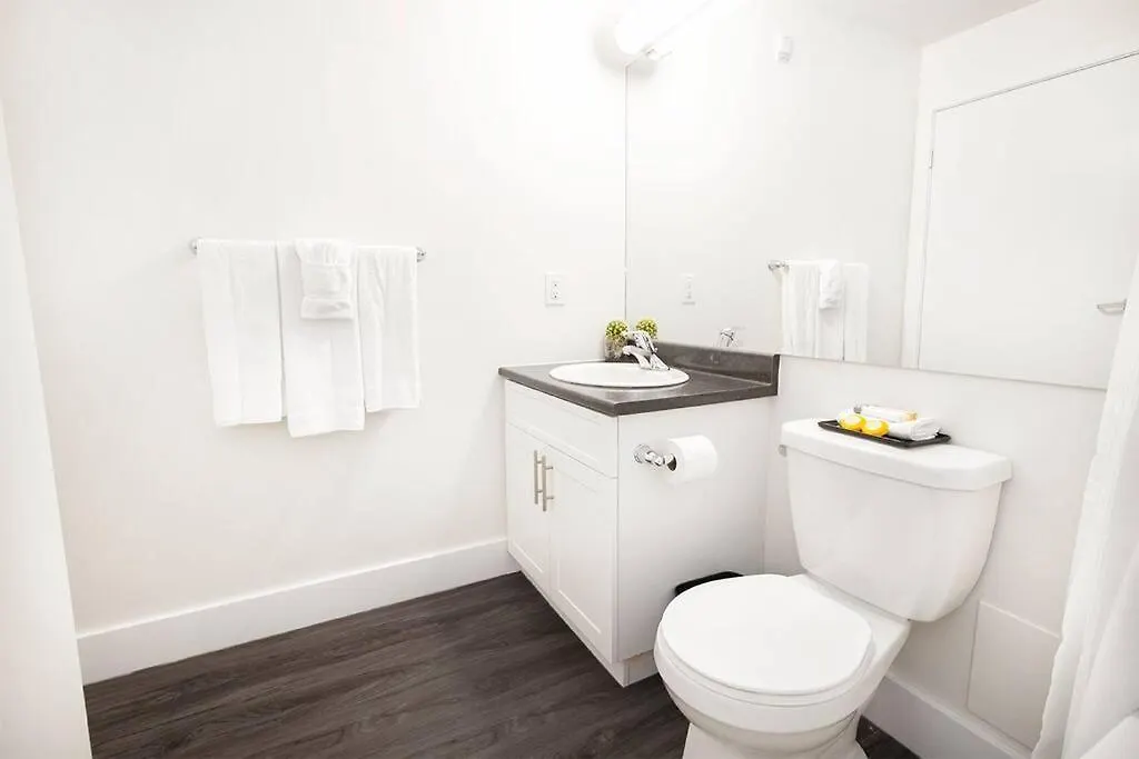Cozy Studio On 4Th Floor With Wi-Fi, Patio, Parking & Laundry! Apartment Winnipeg 0*,